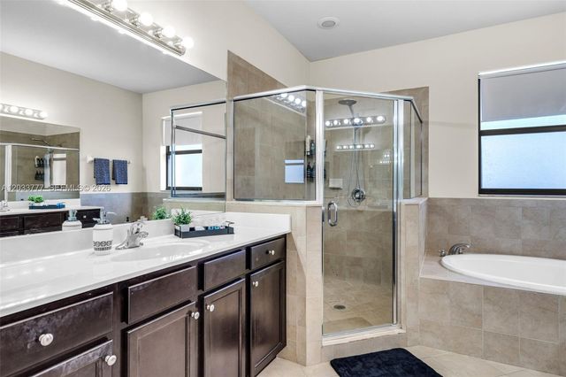 8894 W 34th Avenue, Hialeah, FL 33018