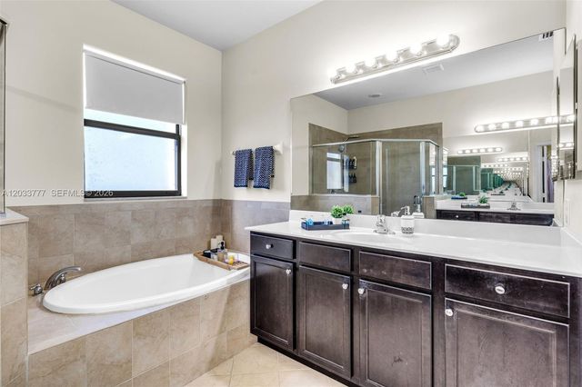 8894 W 34th Avenue, Hialeah, FL 33018