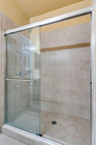 8894 W 34th Avenue, Hialeah, FL 33018
