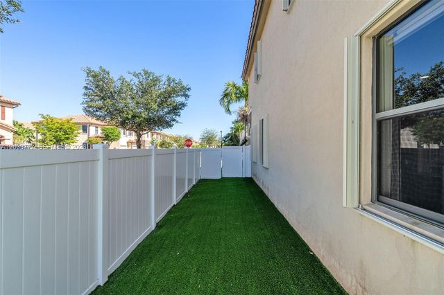 8894 W 34th Avenue, Hialeah, FL 33018