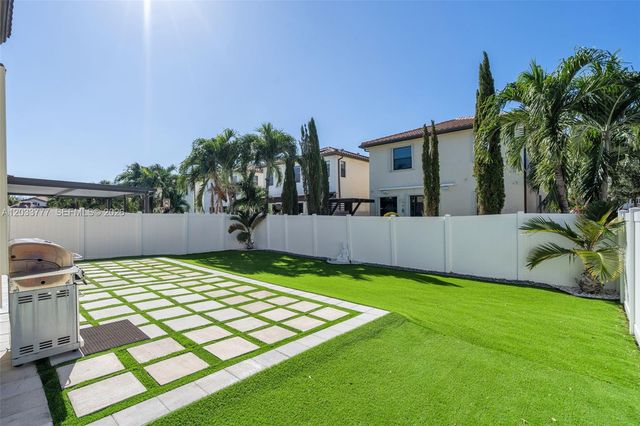 8894 W 34th Avenue, Hialeah, FL 33018