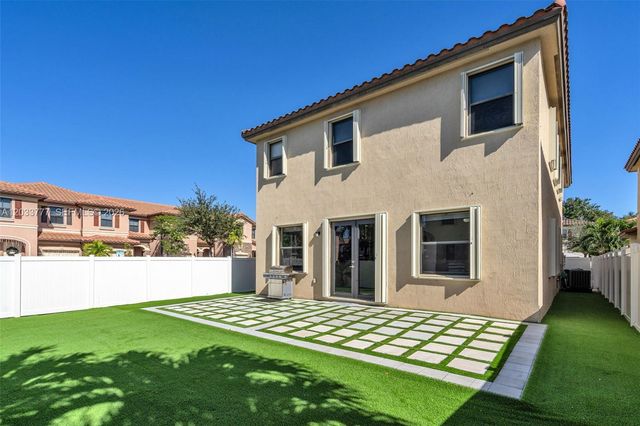 8894 W 34th Avenue, Hialeah, FL 33018