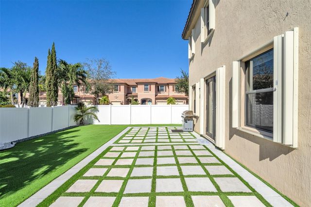 8894 W 34th Avenue, Hialeah, FL 33018