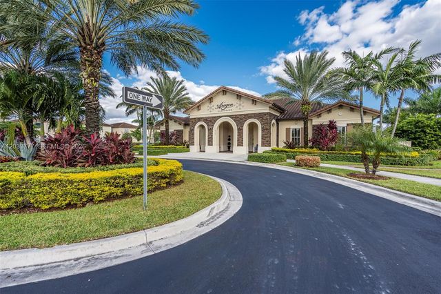 8894 W 34th Avenue, Hialeah, FL 33018