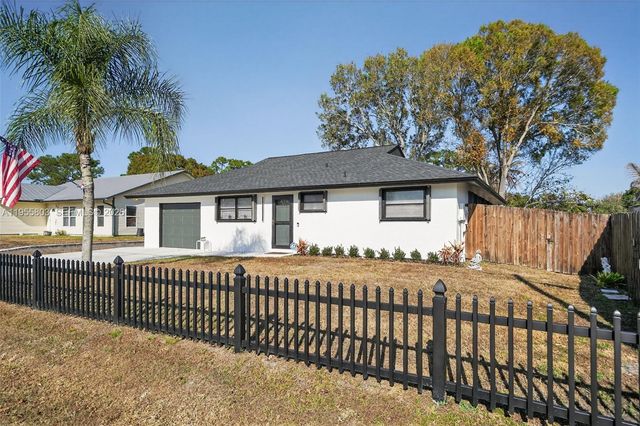 4543 SE Dryfus Ave, Stuart, FL 34997