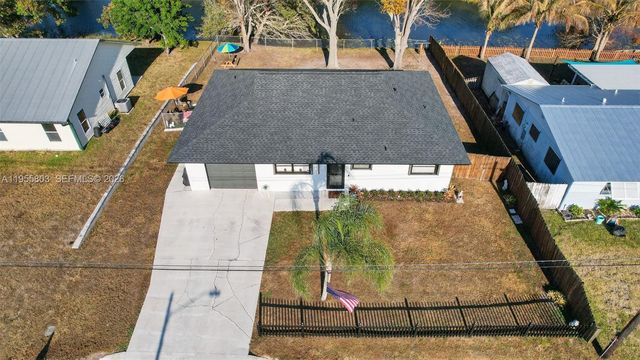 4543 SE Dryfus Ave, Stuart, FL 34997