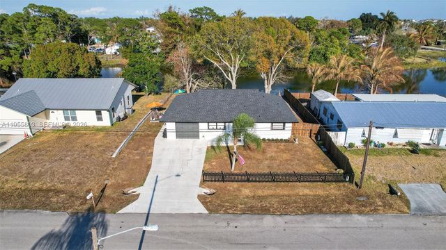 4543 SE Dryfus Ave, Stuart, FL 34997