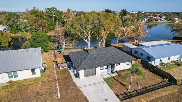 4543 SE Dryfus Ave, Stuart, FL 34997