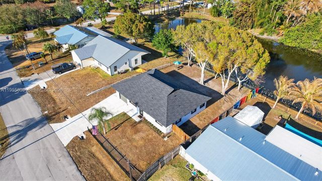4543 SE Dryfus Ave, Stuart, FL 34997