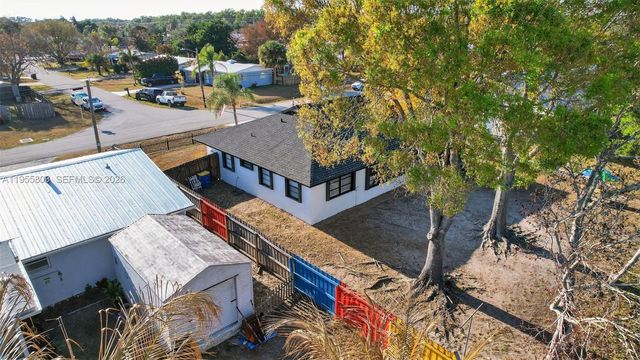 4543 SE Dryfus Ave, Stuart, FL 34997