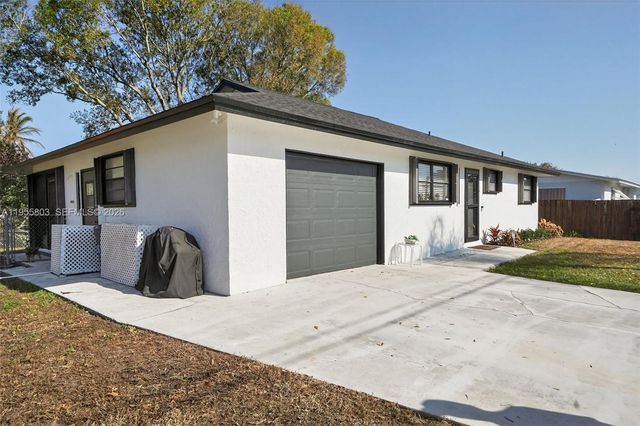 4543 SE Dryfus Ave, Stuart, FL 34997