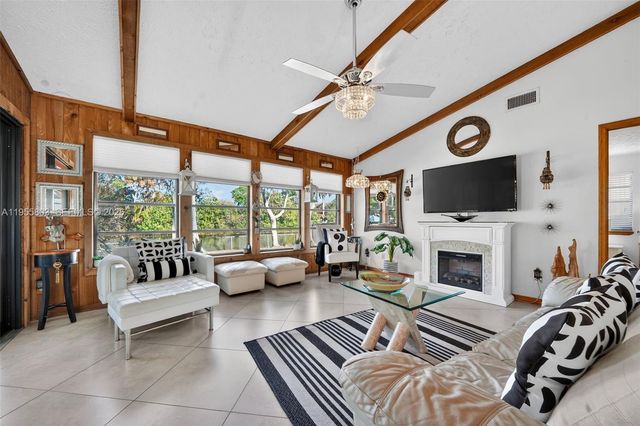 4543 SE Dryfus Ave, Stuart, FL 34997