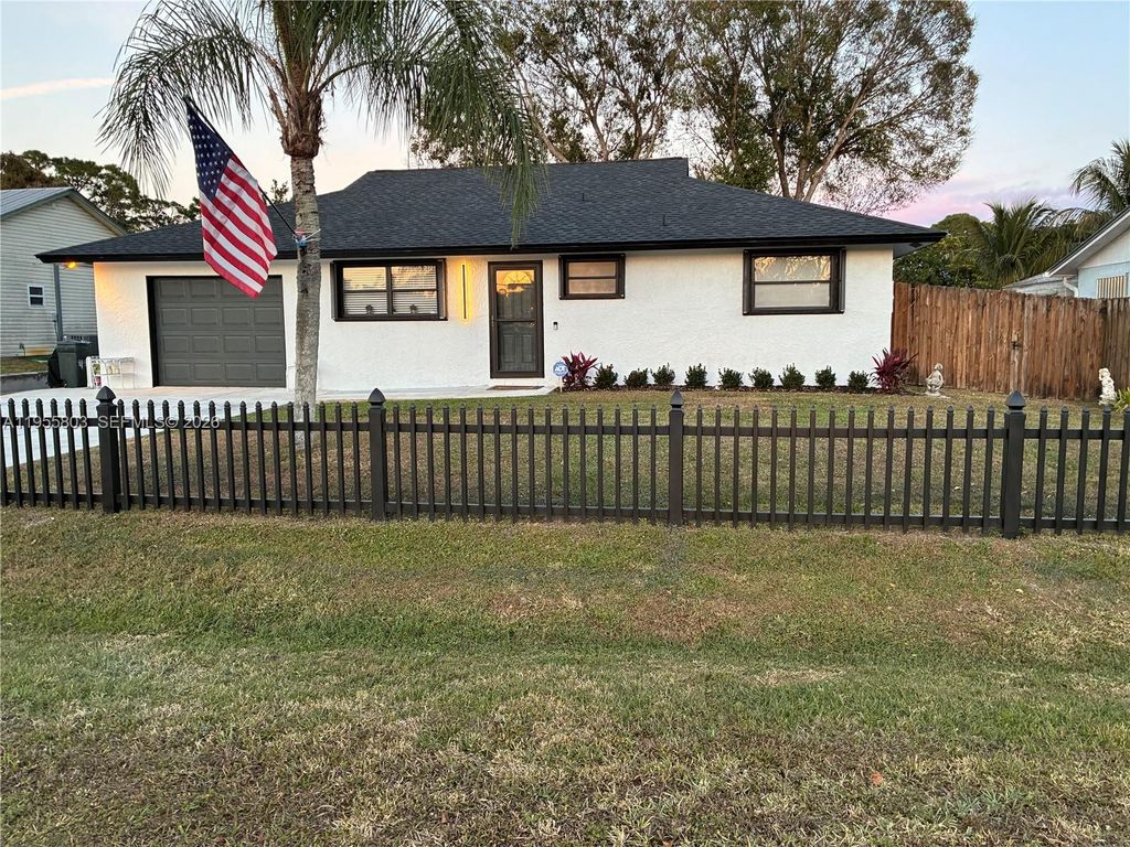 4543 SE Dryfus Ave, Stuart, FL 34997