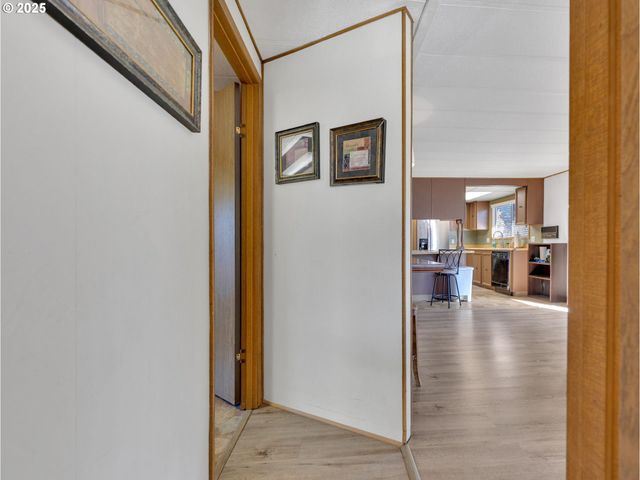 21100 Ne SANDY Blvd 62, Fairview, OR 97024