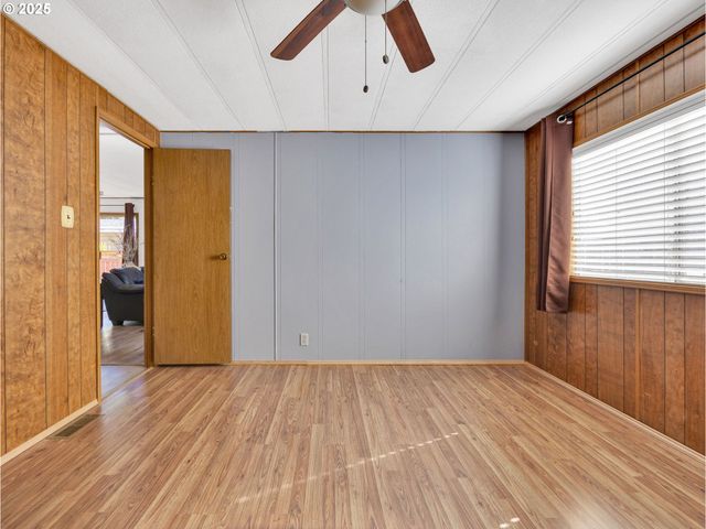 21100 Ne SANDY Blvd 62, Fairview, OR 97024