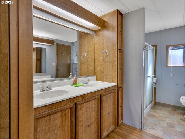 21100 Ne SANDY Blvd 62, Fairview, OR 97024