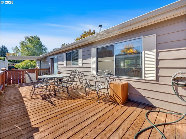 21100 Ne SANDY Blvd 62, Fairview, OR 97024