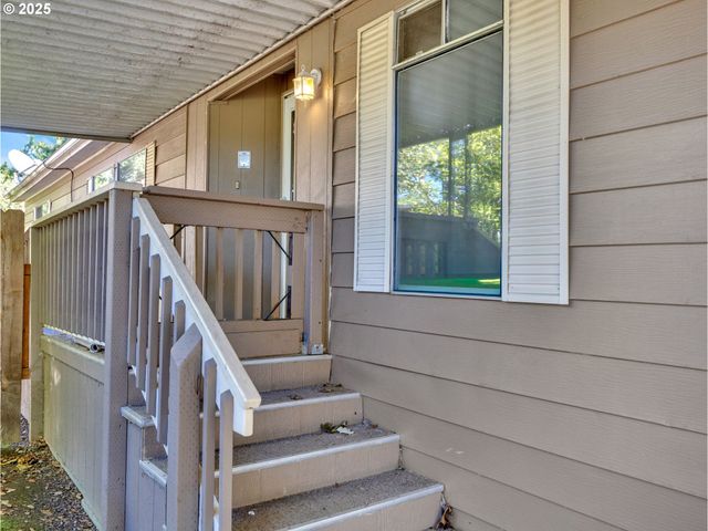 21100 Ne SANDY Blvd 62, Fairview, OR 97024