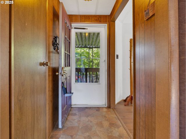 21100 Ne SANDY Blvd 62, Fairview, OR 97024