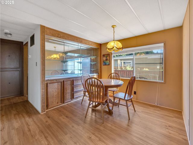 21100 Ne SANDY Blvd 62, Fairview, OR 97024