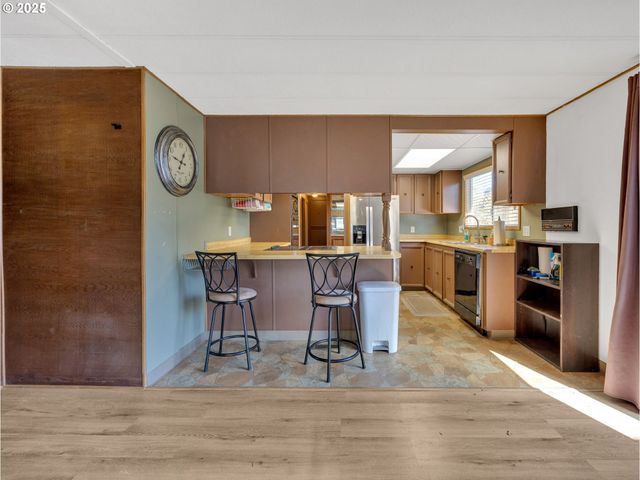 21100 Ne SANDY Blvd 62, Fairview, OR 97024