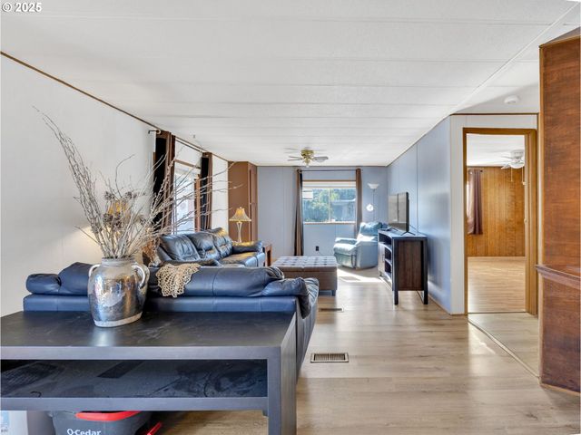 21100 Ne SANDY Blvd 62, Fairview, OR 97024