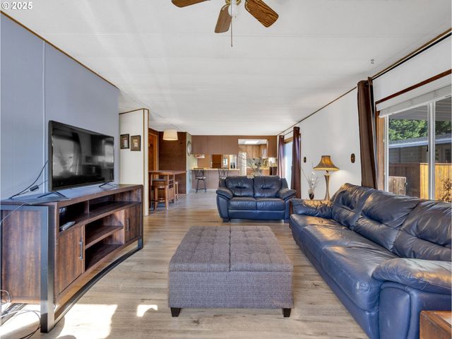 21100 Ne SANDY Blvd 62, Fairview, OR 97024