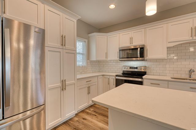 8537 Pebble Creek Drive, Newburgh, IN 47630