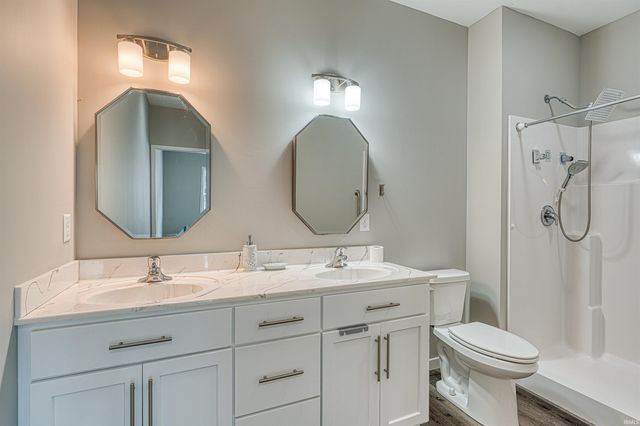 8537 Pebble Creek Drive, Newburgh, IN 47630