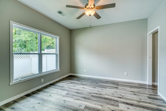 8537 Pebble Creek Drive, Newburgh, IN 47630