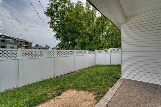 8537 Pebble Creek Drive, Newburgh, IN 47630