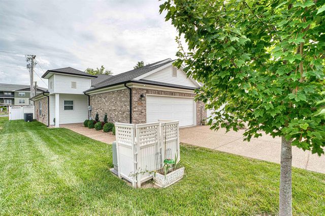 8537 Pebble Creek Drive, Newburgh, IN 47630