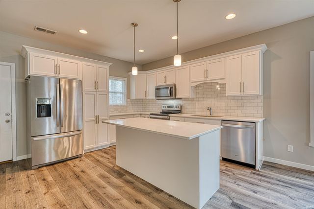 8537 Pebble Creek Drive, Newburgh, IN 47630