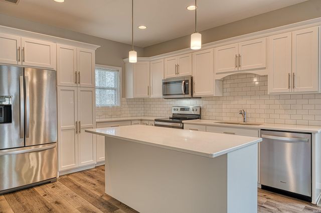 8537 Pebble Creek Drive, Newburgh, IN 47630