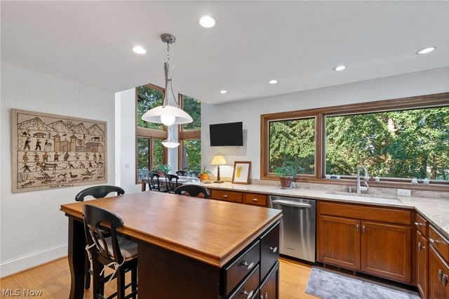 7725 Hearthstone Avenue NW, North Canton, OH 44720
