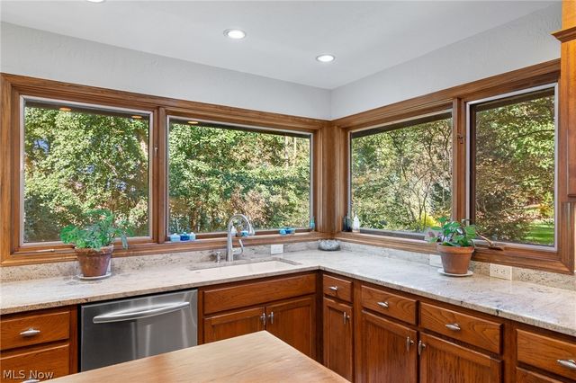 7725 Hearthstone Avenue NW, North Canton, OH 44720