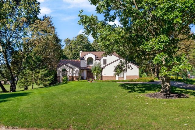 7725 Hearthstone Avenue NW, North Canton, OH 44720