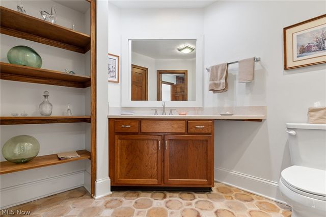 7725 Hearthstone Avenue NW, North Canton, OH 44720