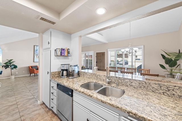 43754 Avenue Alicante, Palm Desert, CA 92211