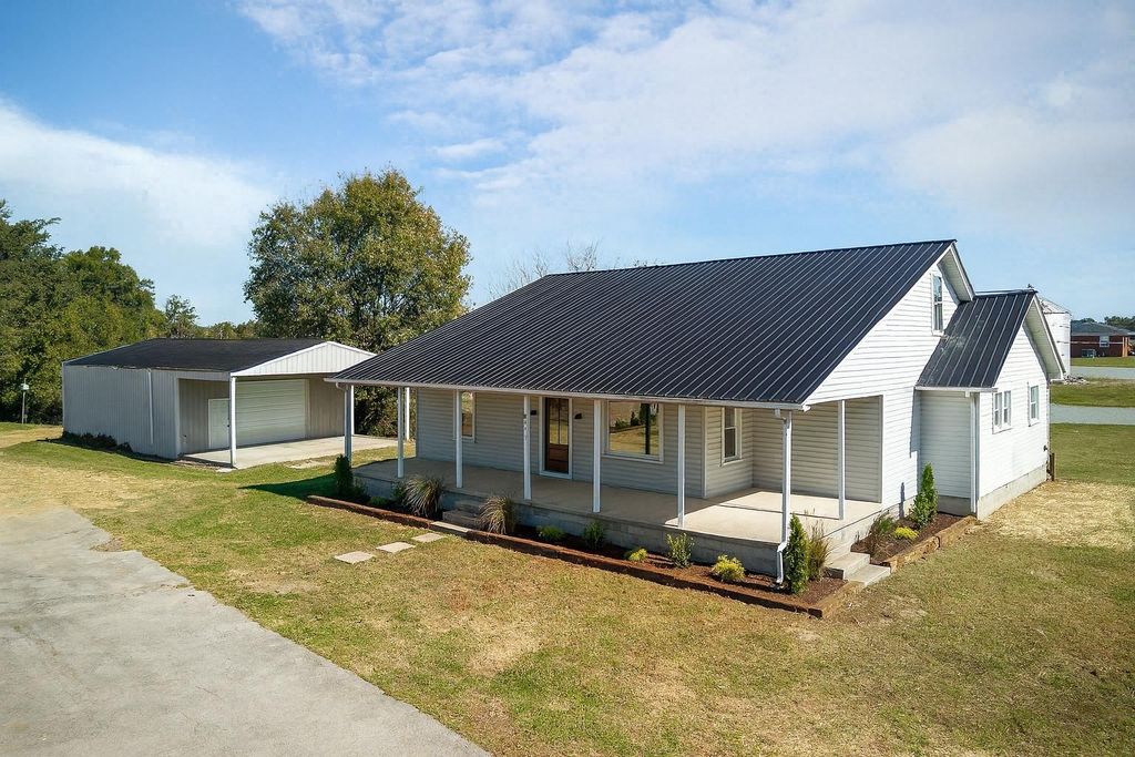 415 Allen Ferry Rd, Smithville, TN 37166