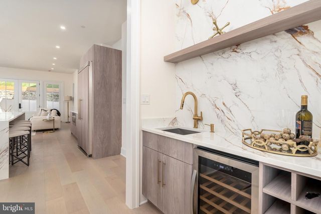 5631 MACARTHUR BLVD NW, Washington, DC 20016