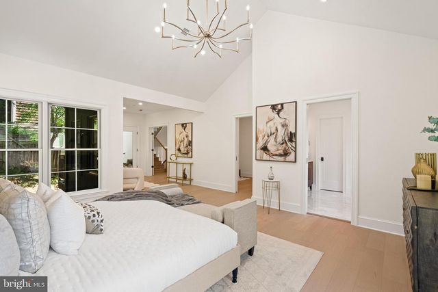 5631 MACARTHUR BLVD NW, Washington, DC 20016