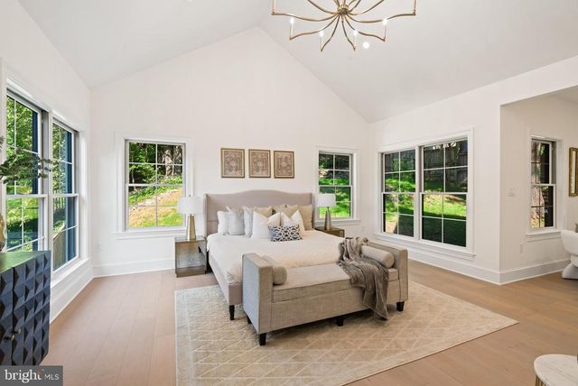 5631 MACARTHUR BLVD NW, Washington, DC 20016