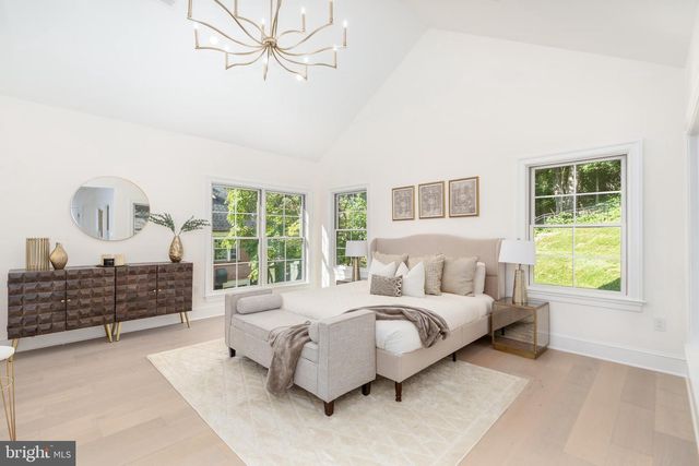 5631 MACARTHUR BLVD NW, Washington, DC 20016