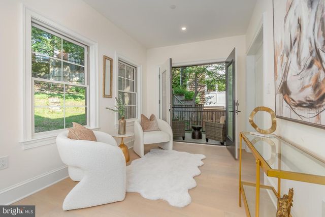 5631 MACARTHUR BLVD NW, Washington, DC 20016