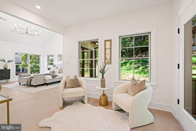 5631 MACARTHUR BLVD NW, Washington, DC 20016