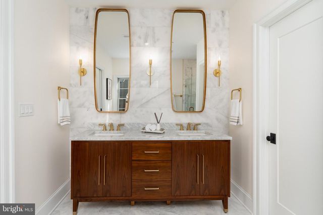 5631 MACARTHUR BLVD NW, Washington, DC 20016