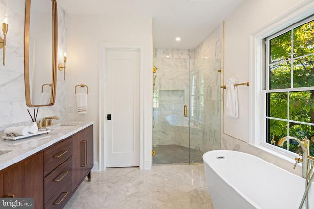 5631 MACARTHUR BLVD NW, Washington, DC 20016