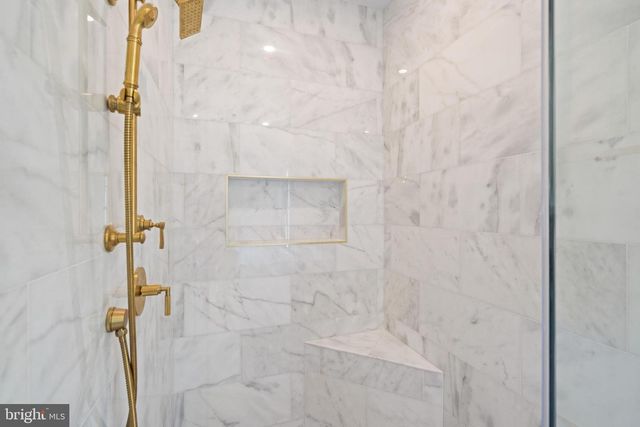 5631 MACARTHUR BLVD NW, Washington, DC 20016