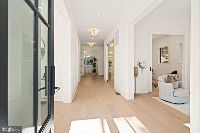 5631 MACARTHUR BLVD NW, Washington, DC 20016